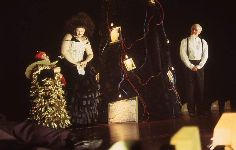 2002STCMacbeth20020328cTraceySchramm